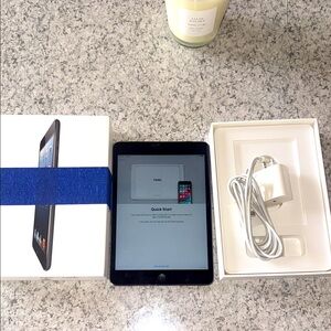 Apple iPad Mini 2  16GB- Gray with charger